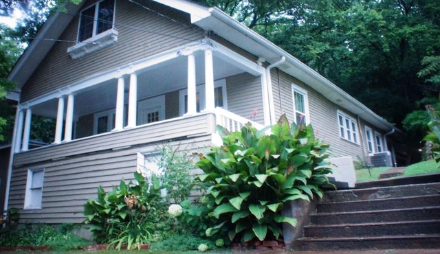 Spacious North Shore Bungalow @ Coolidge Park