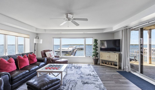 Spacious North Shore 2 bedroom Lake Condo with a Dock!