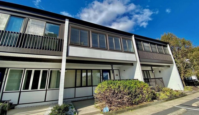 Spacious North Shores Townhome: Steps to Beach, Pool, Tennis, & Playground!