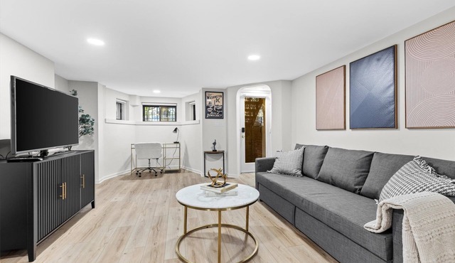 Spacious NW Apt Steps to 14th Street Corridor