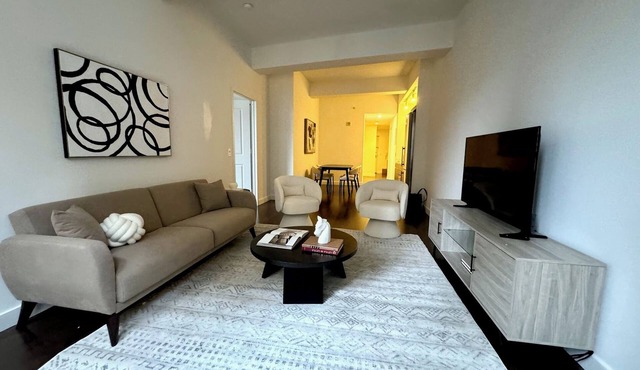 Spacious NYC 1-bedroom; Downtown with 24/7 Doorman