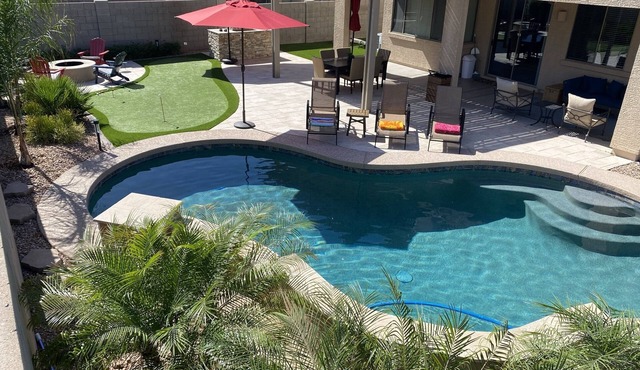 Spacious Oasis in Surprise. 1 mile from Surprise Stadium and city center.
