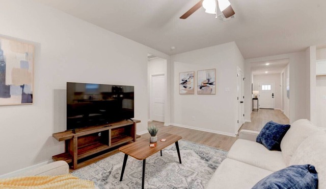 Spacious Oasis in West Temple