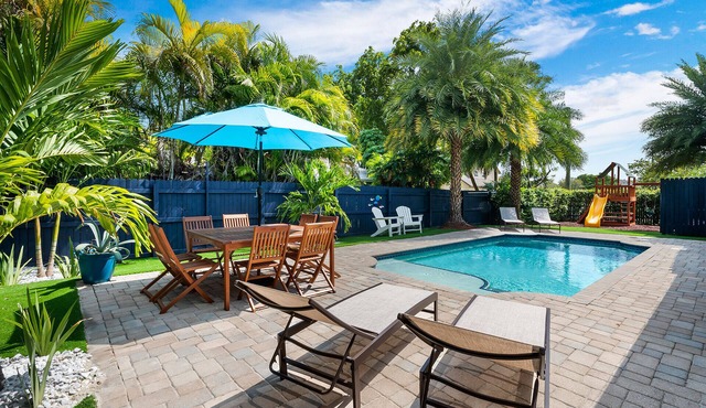 SPACIOUS OASIS-Pool-OutdoorBar&Kitchen-Playground!