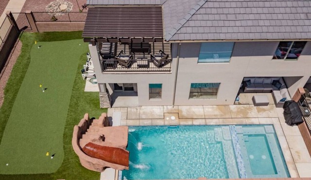 Spacious Oasis, Private Pool, Spa & Putting Green