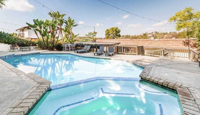 Spacious Oasis w/Pool, Sauna, and Secret Arcade
