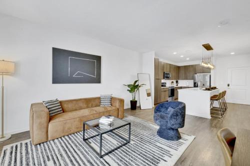 Spacious Oasis with Pool, Gym, and Stunning City Views