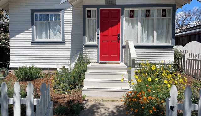 Spacious OB Cottage 4 Blocks to Beach Ocean View Deck Dog Friendly