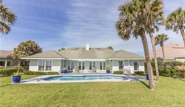 Spacious oceanfront home with pool!