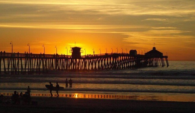 Spacious ocean View Penthouse sleeps 8-10 w/large ocean facing deck!