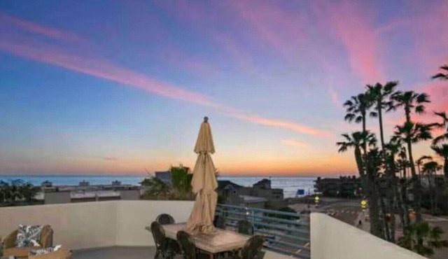 Spacious Ocean View House w/Beach View Roof Deck
