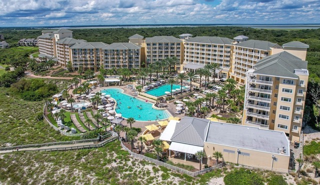 Spacious Oceanfront Penthouse Villa by RedAwning