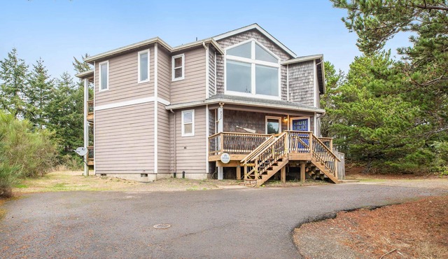 Spacious Oceanside Home with Private Hot Tub and Pacific Views - Dog-Friendly