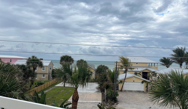 Spacious Oceanview located directly across from beach access - remodeled WIFI