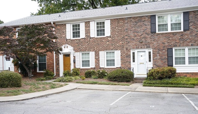 Spacious on Battleground + pool
