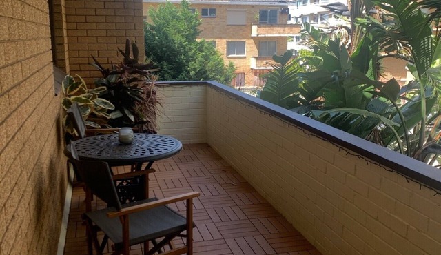 Spacious one bed apartment, short walk to the beach and transport.