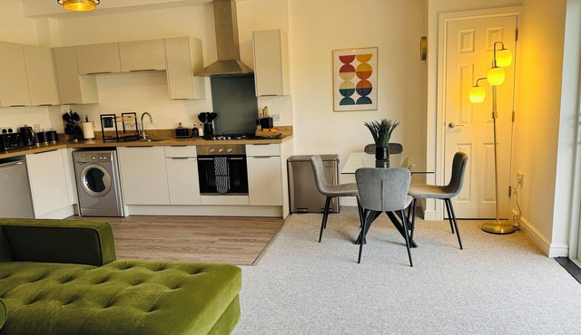 Spacious One Bed Apt With Scenic Views