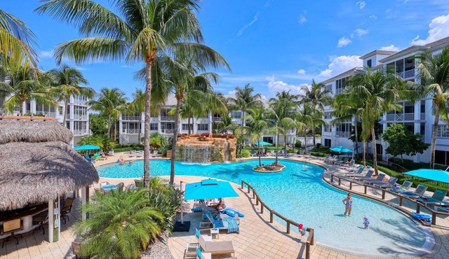 Spacious One Bedroom with Pool View!