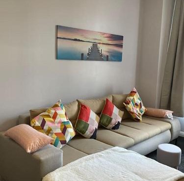 Spacious one bedroom flat, entire property.