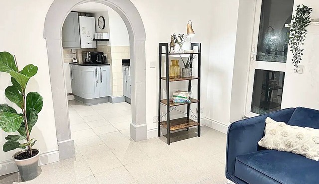 Spacious One Bedroom Cottagen