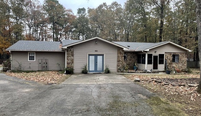 Spacious, open concept 4-bedroom home in welcoming Austin, In Ground Pool,WiFi