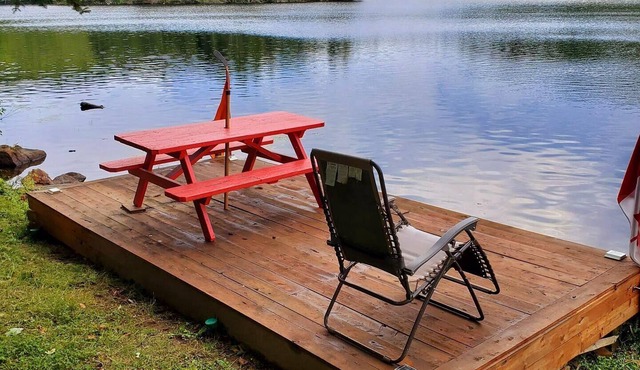 Spacious open concept 3 bedroom cottage on beautiful Baptiste Lake