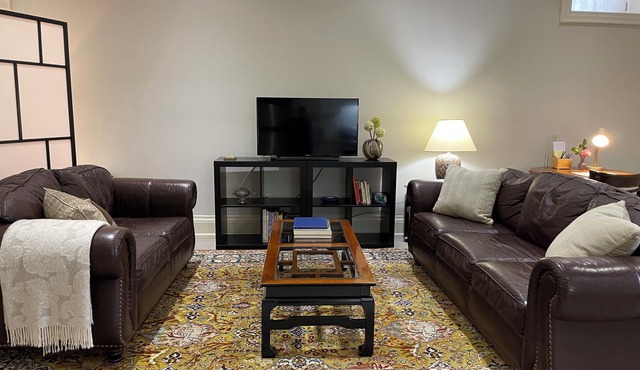 Spacious Open Concept APT in Little Italy