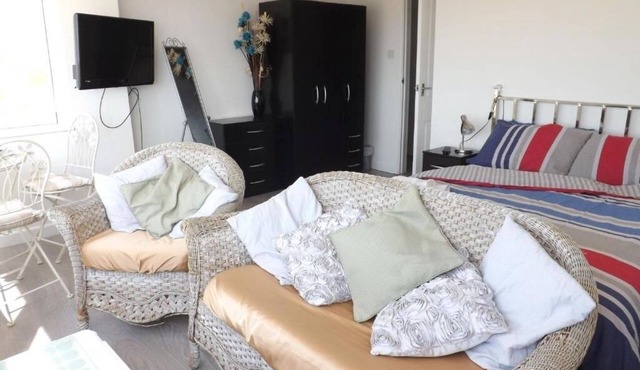 Spacious open-plan beach house on the beach!