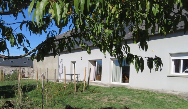 Spacious outbuilding at the foot of the Pyrenees