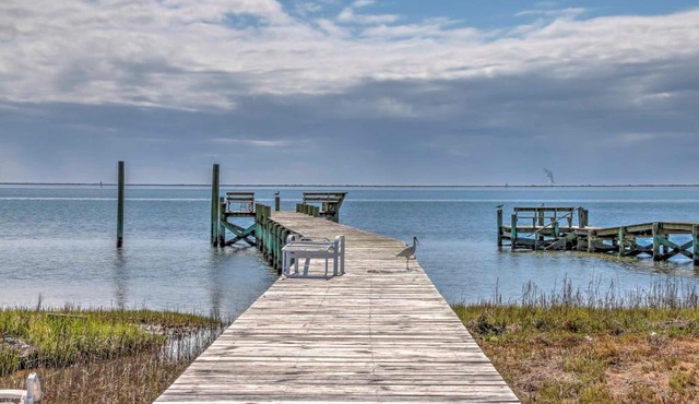 Spacious Outer Banks House with Private Dock!
