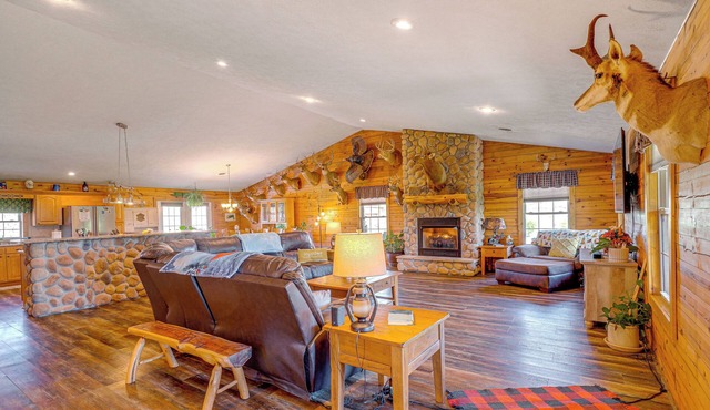 Spacious Ozarks Family Home - Private Pool & Grill