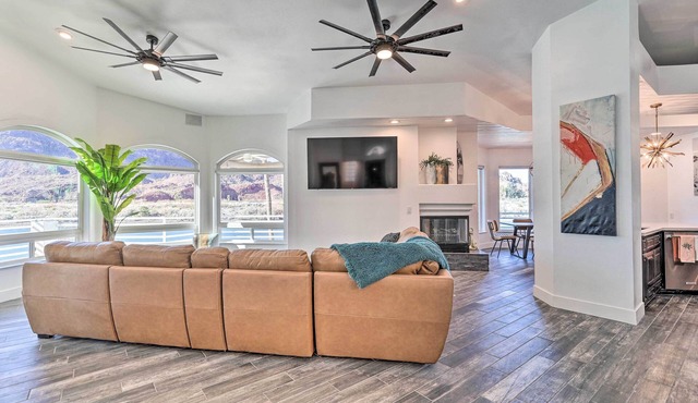 Spacious Parker House on the Colorado River!