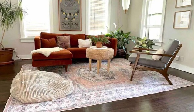 Spacious Party Hangout 10 minutes downtown