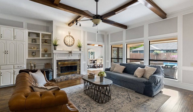 ✨Spacious, Peaceful & Charming w Pool! Sleeps 14, BBQ, Games, Family Friendly
