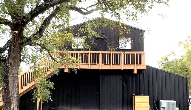 Spacious Peaceful Get-Away with a barn to host Events!