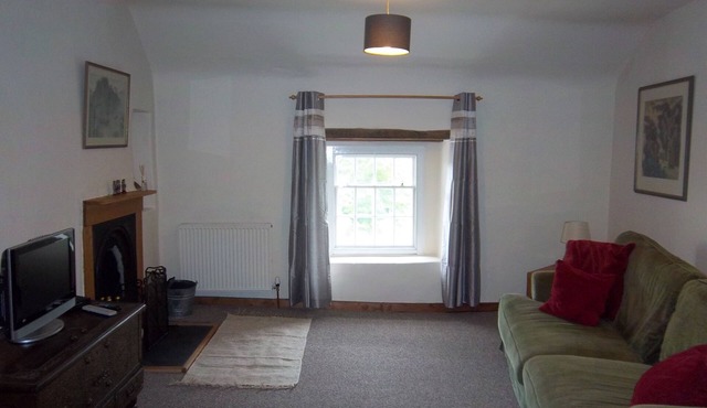 Spacious Peak District Apartment, Pets Welcome, Sleeps 2, Open Fire