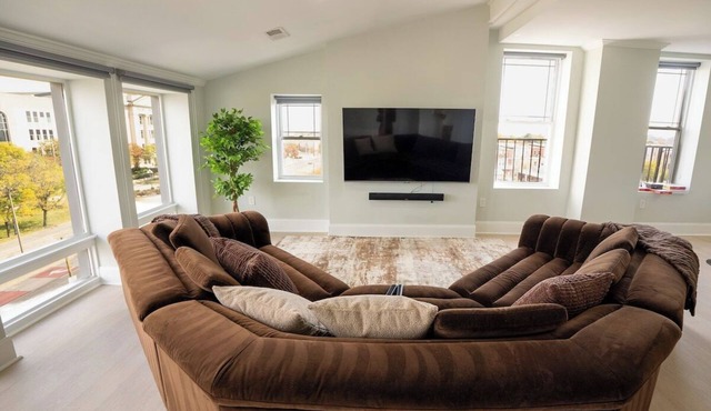 Spacious PennStation Downtown Penthouse W/Parking
