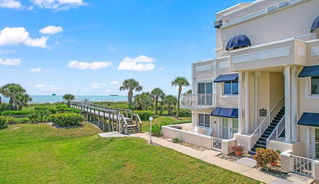 Spacious Penthouse condo on private beach. AMAZING view! Close to Port Canaveral