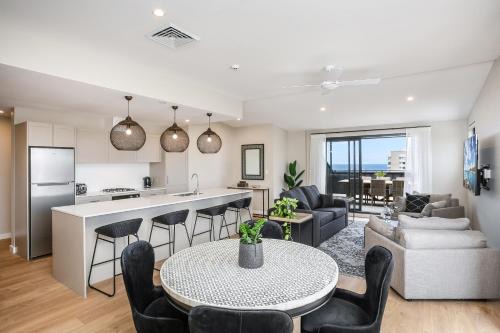 Spacious Penthouse Fabulous Harbour & Ocean Views