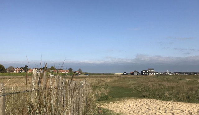 Spacious Penthouse apartment, Walberswick, Nr Southwold sleeping 6 next to beach