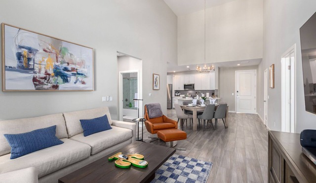 Spacious Penthouse with Luxe Resort Amenities