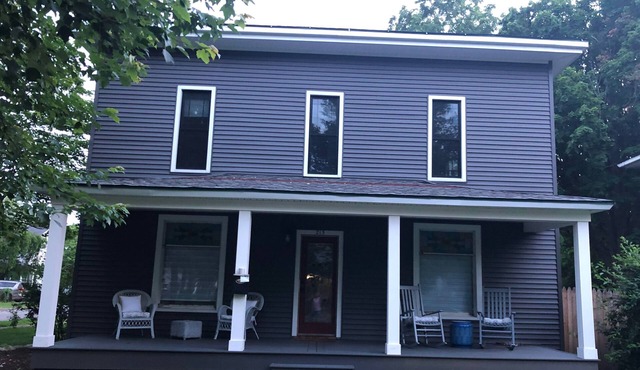 Spacious perfect house to come and ExploreHistorical Tecumseh