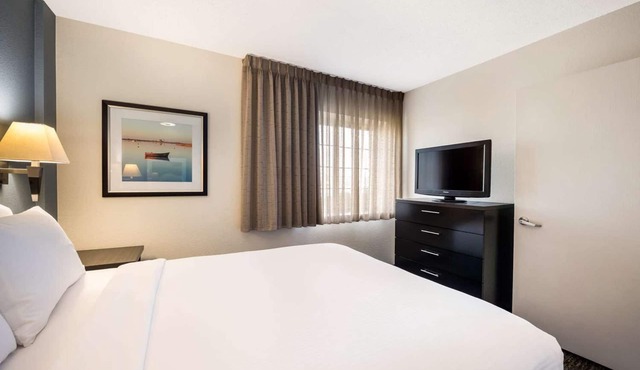Spacious Pet-Friendly Suites Near Morristown and NYC Commute | 4 Units