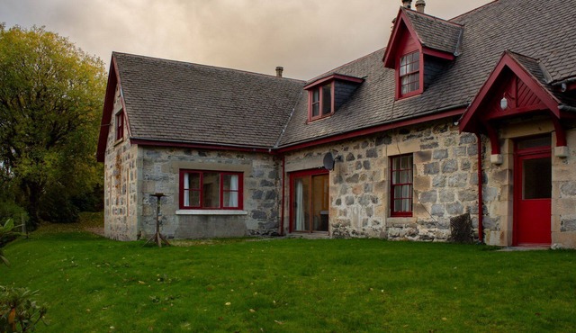 Spacious, pet friendly 4-bedroom Highland cottage with access to 12,000 acre estate