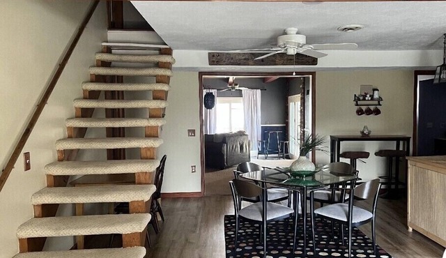 Spacious Pet Friendly home near Lake & Golf Course-Sleeps 20
