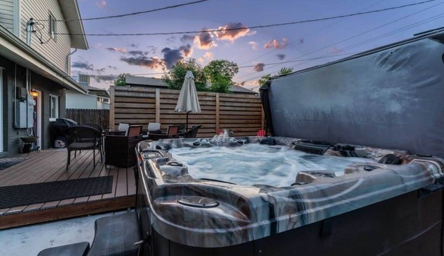 Spacious & Pet Friendly- Hot Tub & Mountain Views