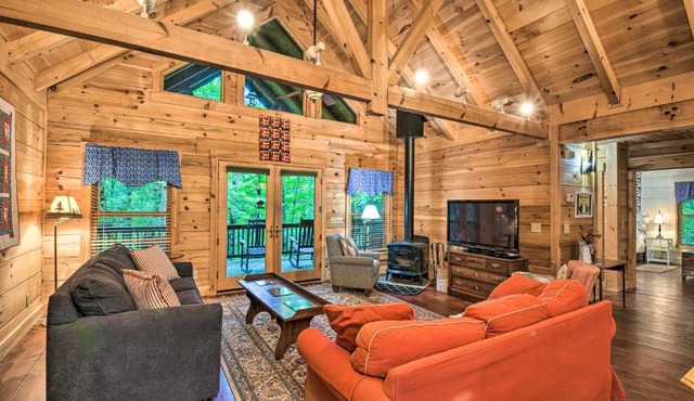 Spacious Pet-Friendly Cabin in Sky Valley!