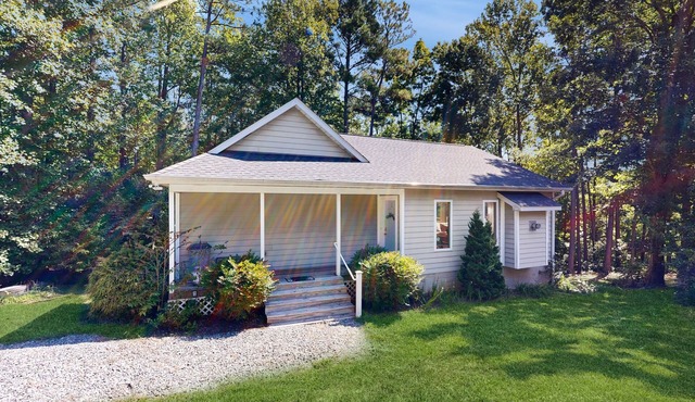 Spacious pet friendly house w/private pool table, ping pong table & free WIFI