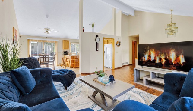 Spacious Pet-Friendly Home Quiet Neighborhood