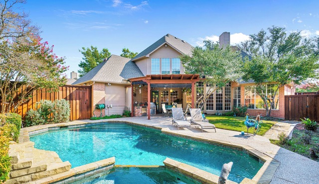 Spacious Pet-Friendly Home Relaxing Backyard Oasis with Pool and SPA